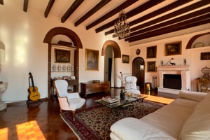 listings.show.sections.photos.alt