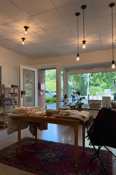 A COZY SHOP IN ONE OF HAMBURG’S MOST STYLISH AND ELEGANT DISTRICTS.