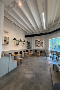 listings.show.sections.photos.alt