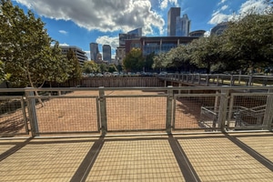 listings.show.sections.photos.alt