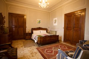 listings.show.sections.photos.alt