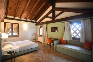 listings.show.sections.photos.alt