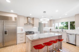 listings.show.sections.photos.alt