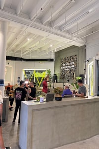 listings.show.sections.photos.alt