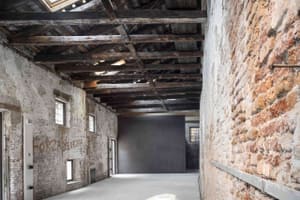 listings.show.sections.photos.alt