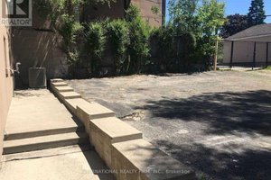 listings.show.sections.photos.alt