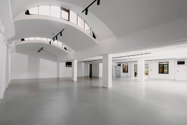Showroom con area esterna privata – Showroom with a private outdoor area – Zona Tortona