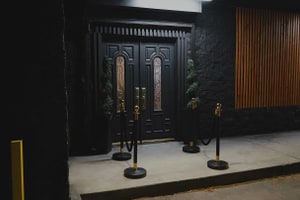 Cocktail Lounge with Stage and White Cyclorama Studio in Northeast Los Angeles, 相片 7