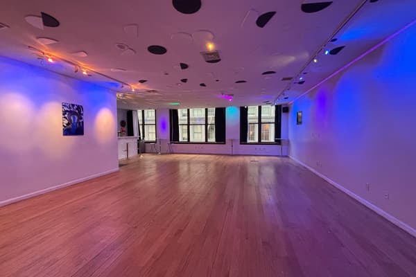 Entire Floor in SOHO with 2 extra rooms!