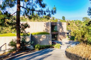 listings.show.sections.photos.alt