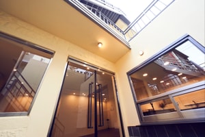 listings.show.sections.photos.alt