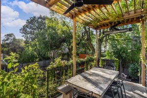 listings.show.sections.photos.alt