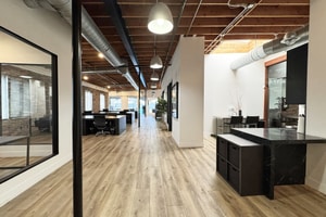 listings.show.sections.photos.alt