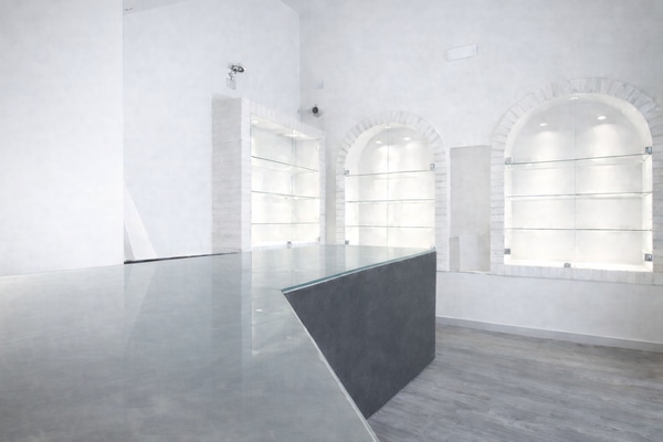 Photo of Pop-Up Retail Space in Milan with Secure Display Niches