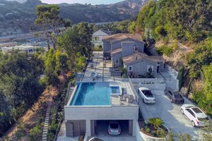 listings.show.sections.photos.alt