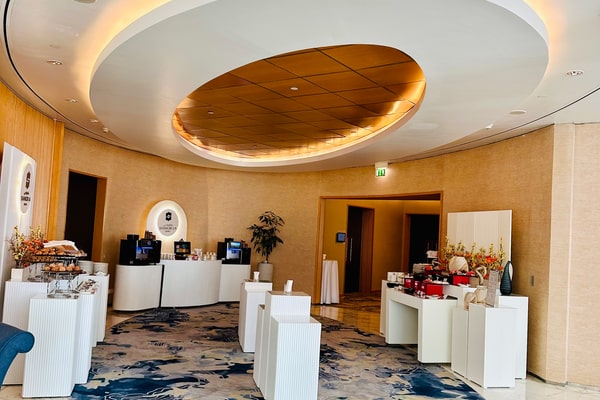 Flexible 100m² Executive Meeting Room for Boardrooms, Workshops and Corporate Events on Sheikh Zayed Road, Dubai