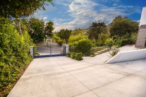 listings.show.sections.photos.alt