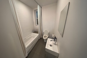 listings.show.sections.photos.alt