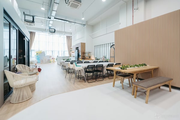 Luxury Production Studio with Cyclorama, Kitchen & Lifestyle Set
