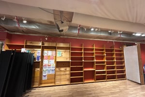 Retail Bays in a Busy Shared Marketplace, Mirvish Village, Toronto, 사진 3