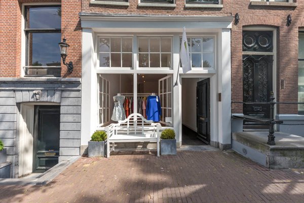 Photo of Multifunctional modern space in 17th century canal house on streetlevel with display windows