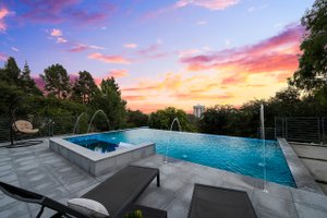 listings.show.sections.photos.alt