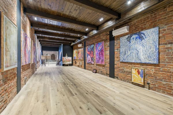 Photo of Modern Storefront Space – Perfect for Boutique, Studio, or Creative Brand