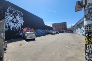 listings.show.sections.photos.alt