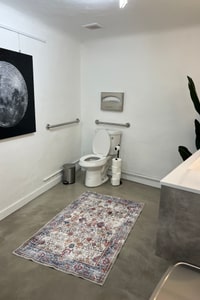 listings.show.sections.photos.alt