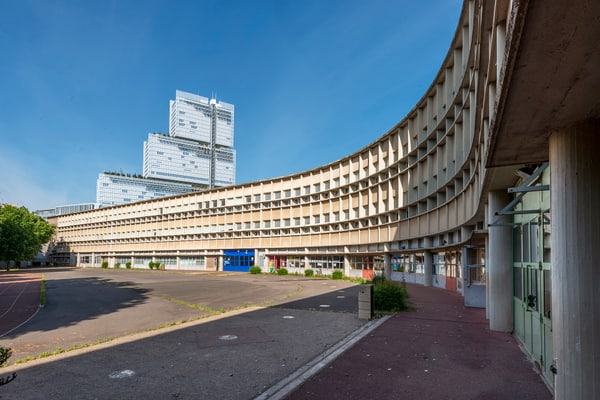 Ensemble moderniste avec piscine, gymnase et grand hall, Paris 17e
