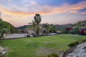 listings.show.sections.photos.alt