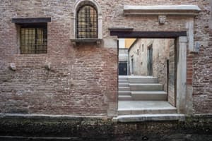 listings.show.sections.photos.alt