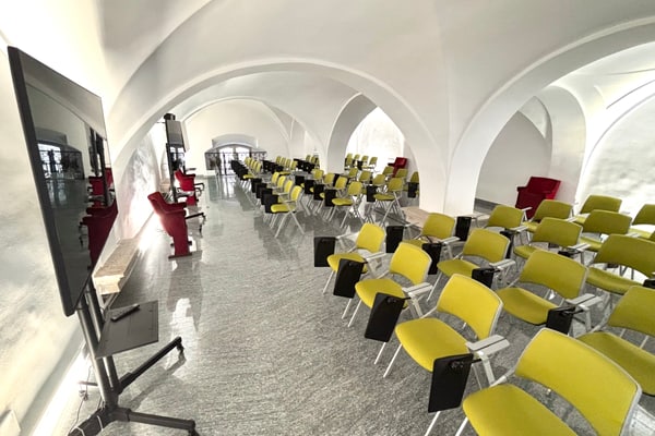 Photo of Sala convegni attrezzata per eventi aziendali