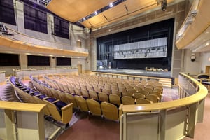 380-Seat Proscenium Theater with Balcony in Collegeville, foto 1