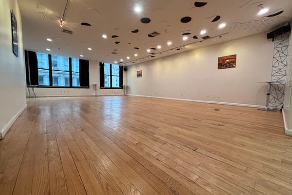 Entire Floor in SOHO with 2 extra rooms!