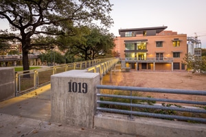 listings.show.sections.photos.alt