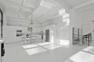listings.show.sections.photos.alt