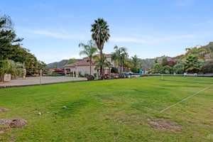 listings.show.sections.photos.alt