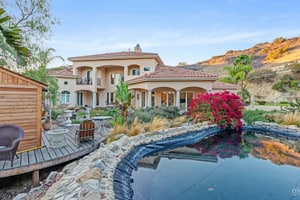 listings.show.sections.photos.alt