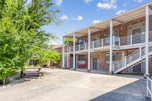 listings.show.sections.photos.alt