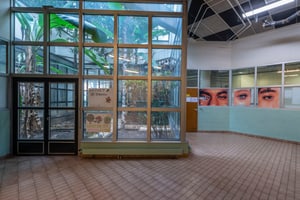 Grand atrium en béton avec escaliers, verrière et terrasses, Paris 13e, 相片 7