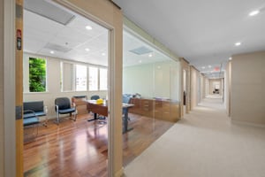 listings.show.sections.photos.alt